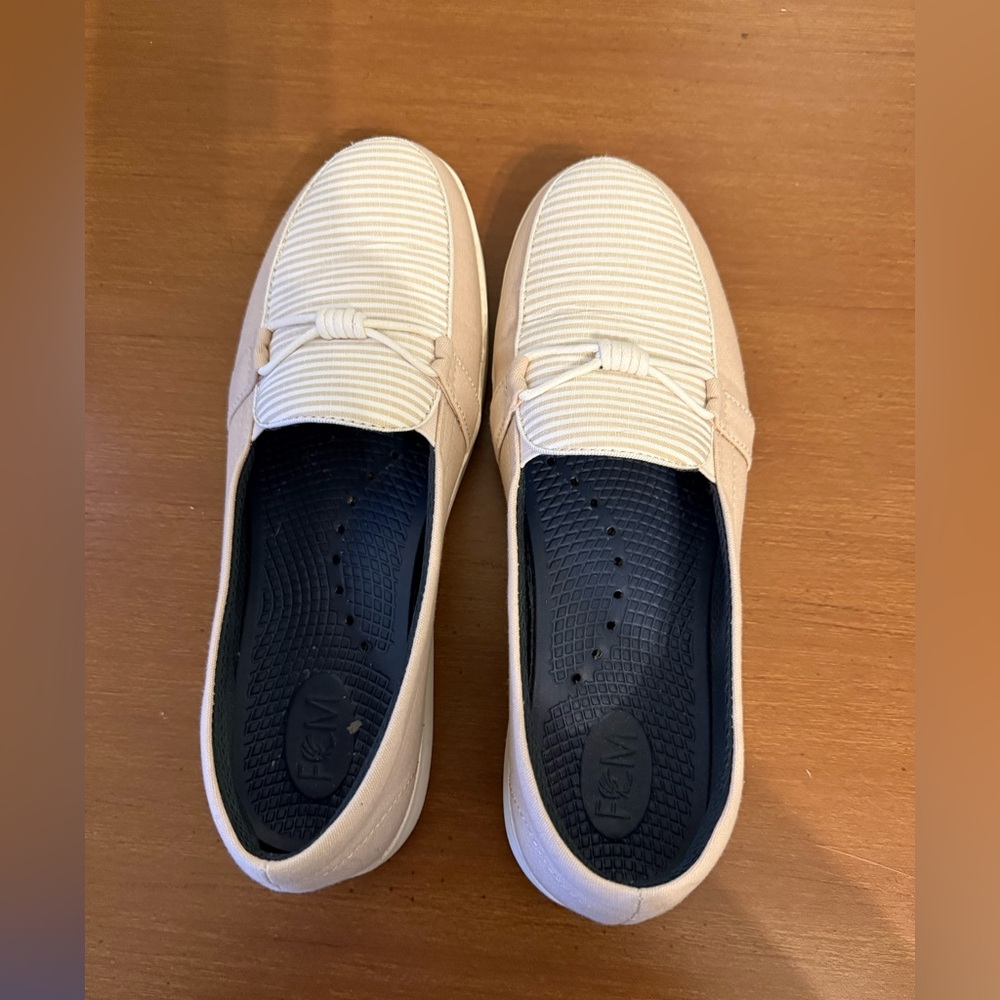 Island Surf Cream Flats, Size 9